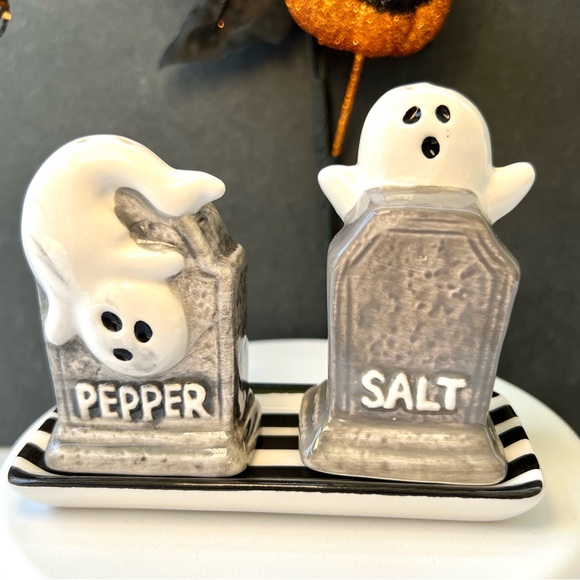 transpac Other - Set of 3 Halloween Ceramic Tray with Tombstones Ghosts Salt & Pepper Shakers
